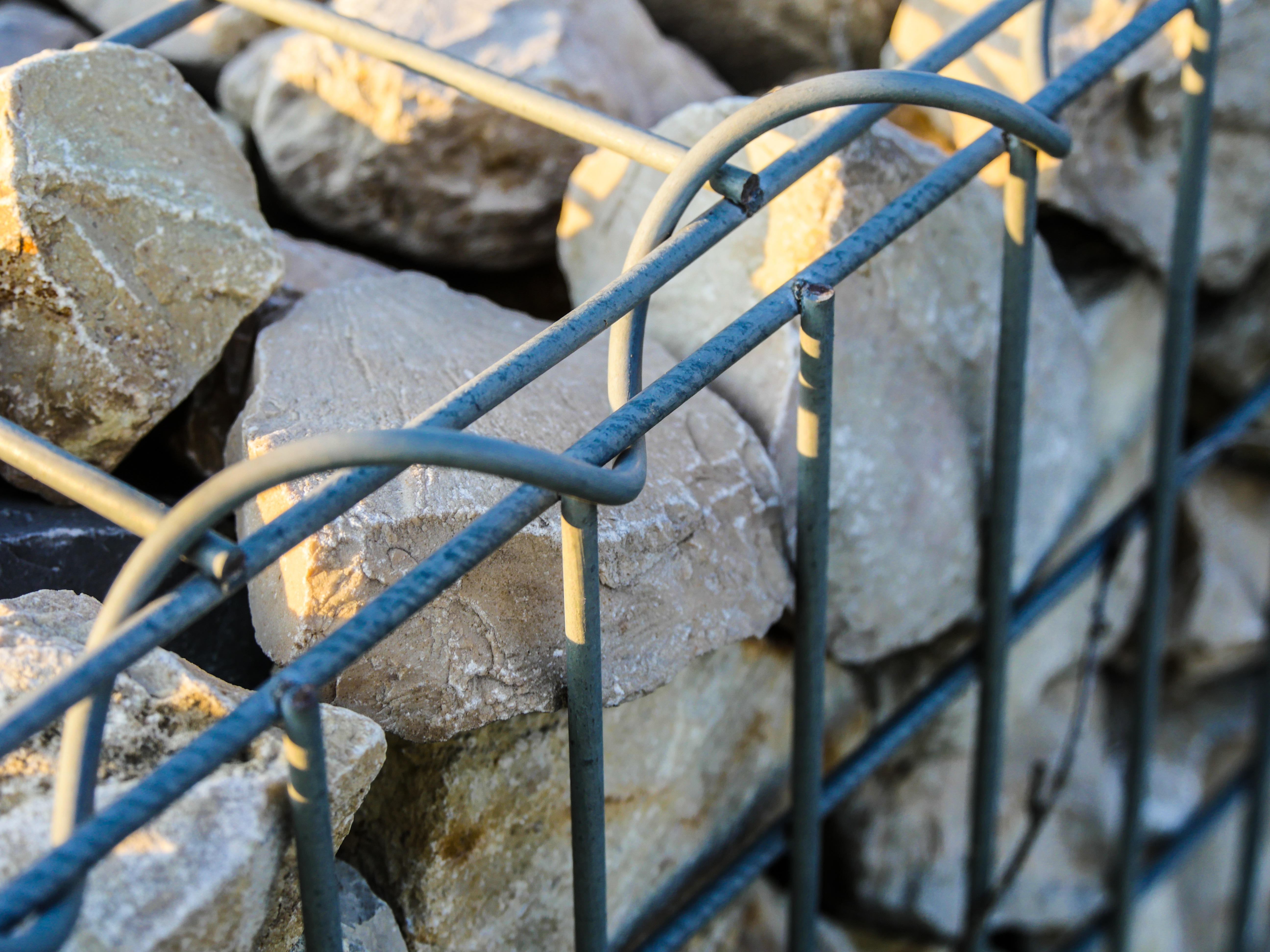 Gabion rempli de pierres, solution de soutènement en fil métallique